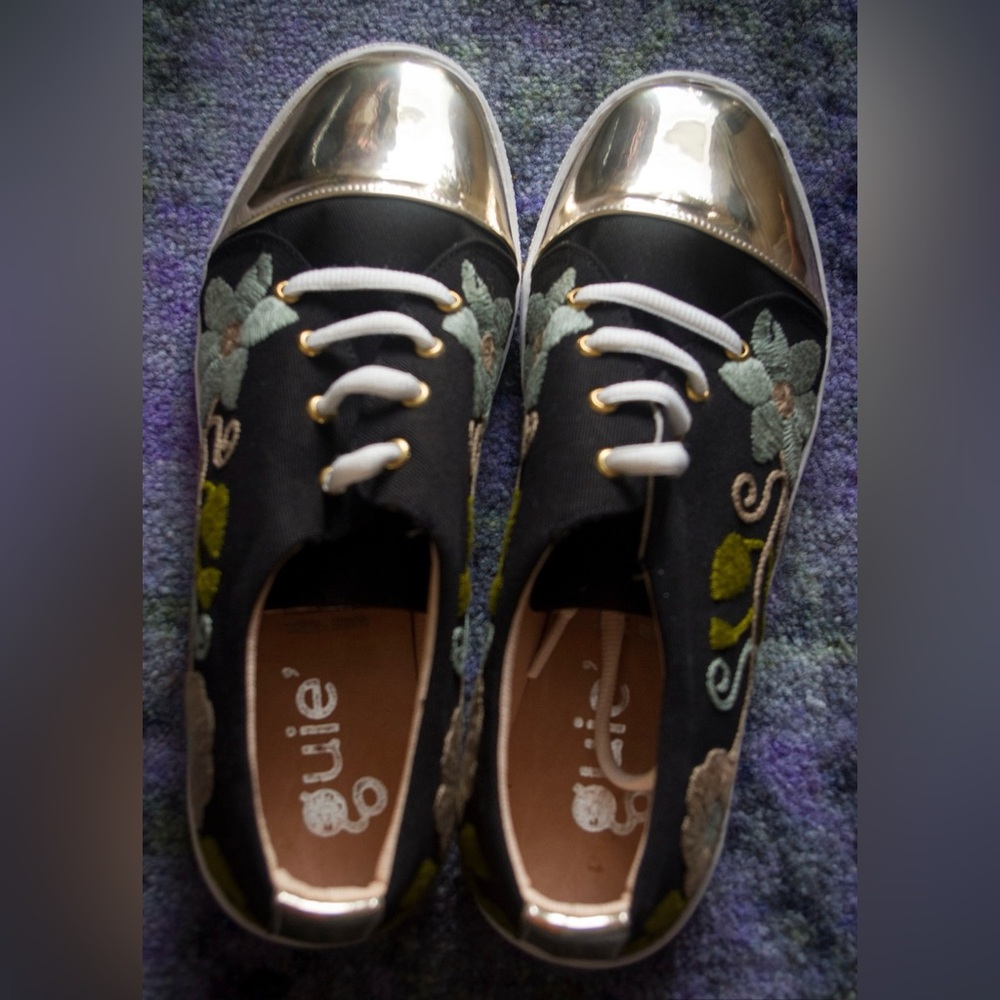 Women’s artisanal embroidered sneakers size 7 - Picture 4 of 5